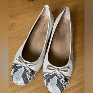 Women's 11 Vionic Minna Ballet Flat Beige Leather Upper/Snakeskin Print Cap Toe